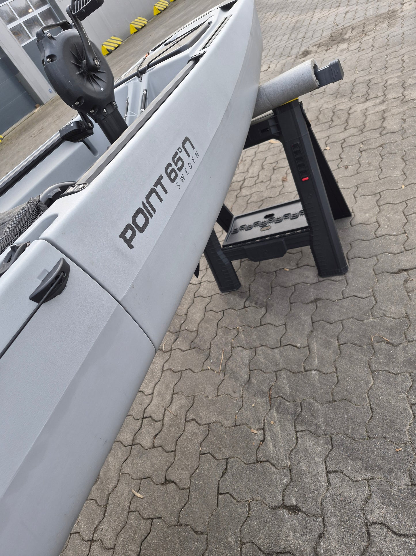 POINT 65 "Kingfisher" Angelkajak in Grau - Gebraucht