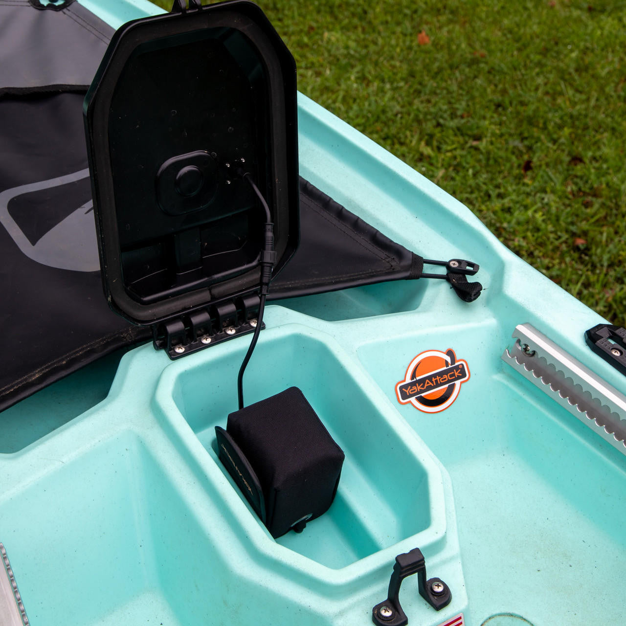 Through Hull Panel Connector, For YakAttack/Nocqua Battery Kits