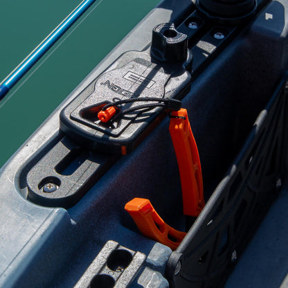 Track Mount Retractor, Inklusive MightyBolt und Drehknopf